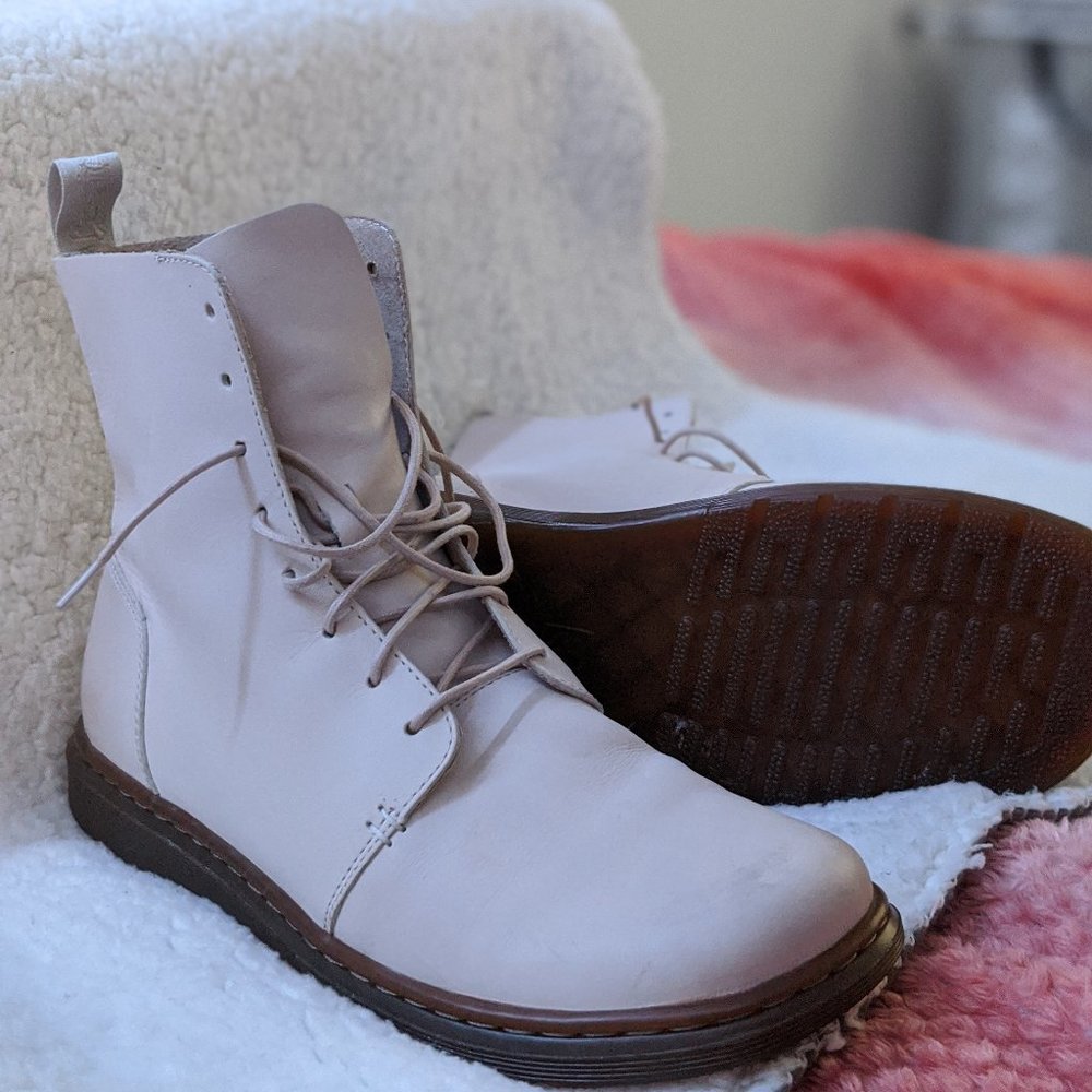 RARE Collectable Dr. Martens Danica 8-Eye Boot